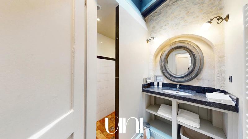 Maison - 300 m² - 9 pièces