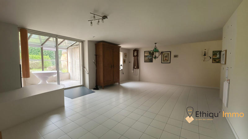 Maison - 208 m² - 9 pièces