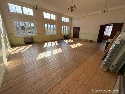 Maison - 204 m² - 7 pièces