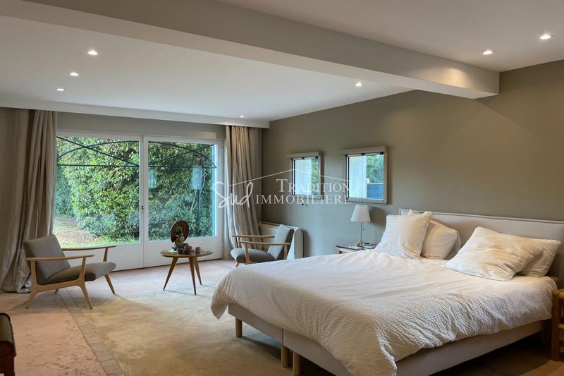 Maison - 256 m² - 8 pièces