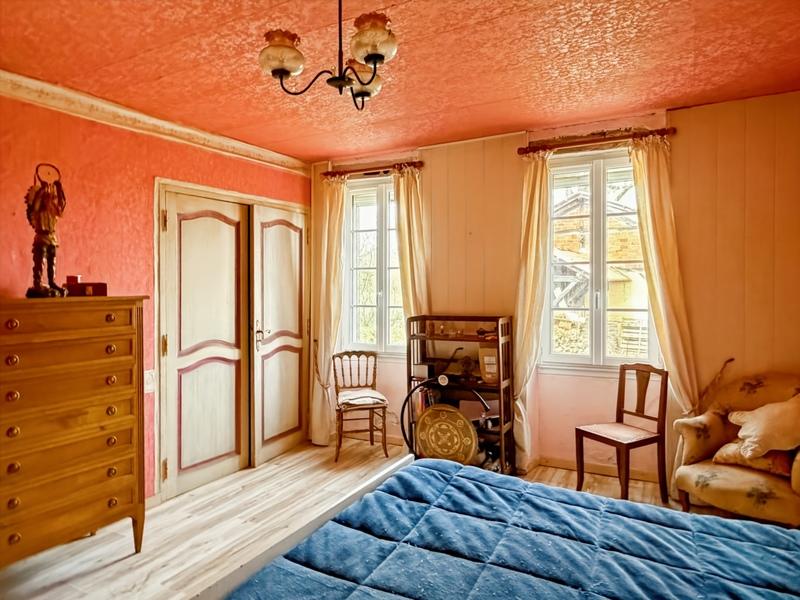 Maison traditionnelle - 250 m² - 9 pièces