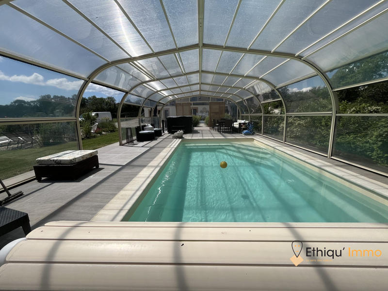 Maison - 316 m² - 8 pièces