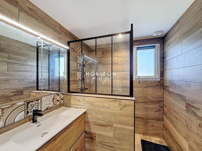 Maison - 210 m² - 9 pièces