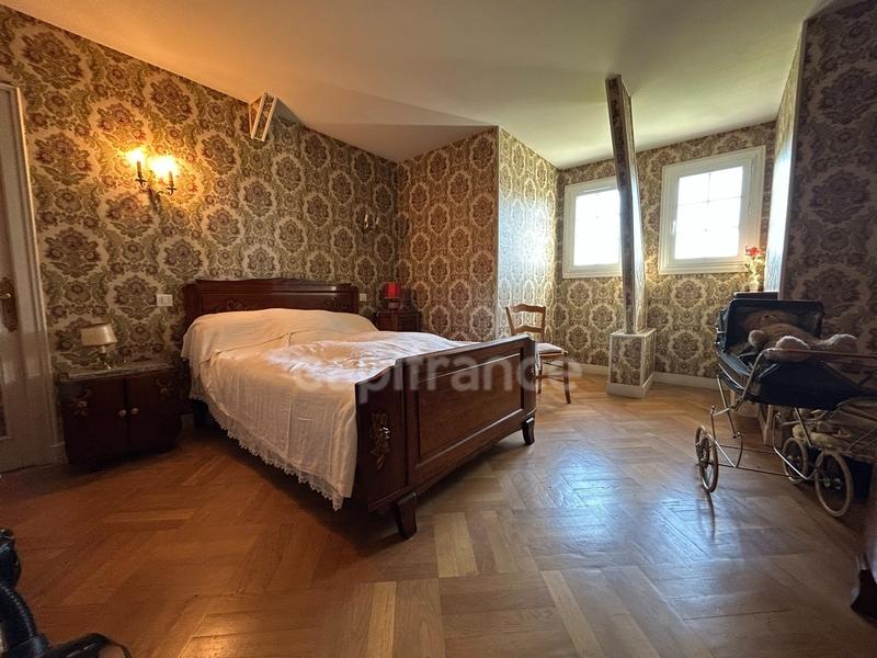 Maison - 252 m² - 7 pièces