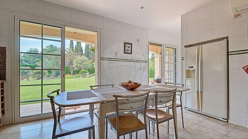 Villa - 310 m² - 8 pièces
