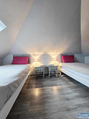 Maison - 295 m² - 16 pièces