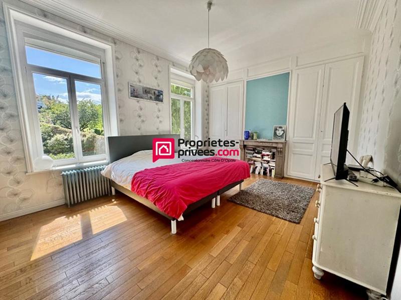 Maison - 246 m² - 9 pièces