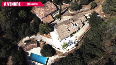 Propriété - 225 m² - 10 pièces