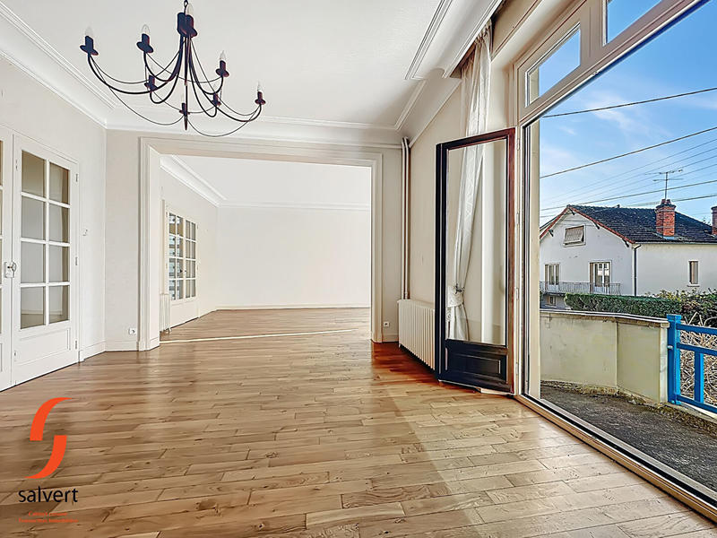 Maison - 220 m² - 10 pièces