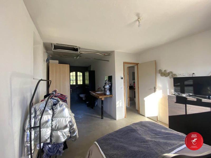 Villa - 238 m² - 6 pièces