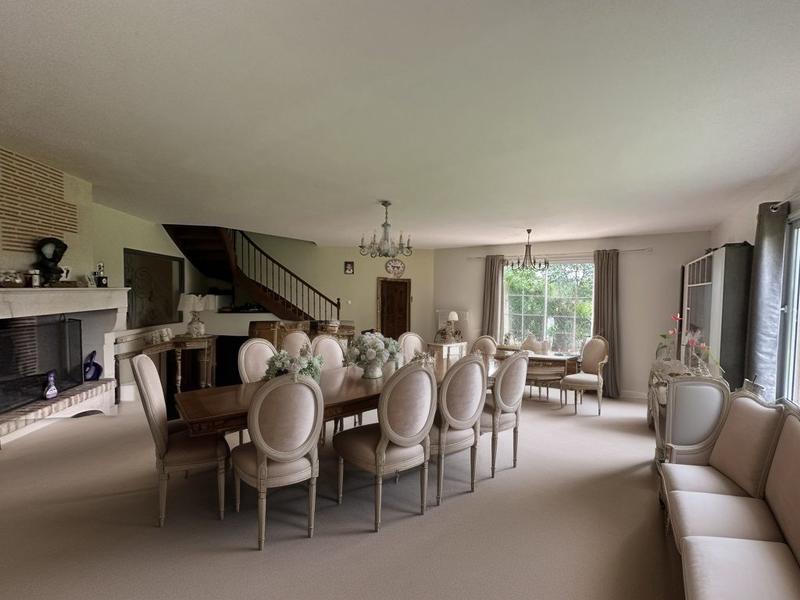 Maison - 213 m² - 8 pièces
