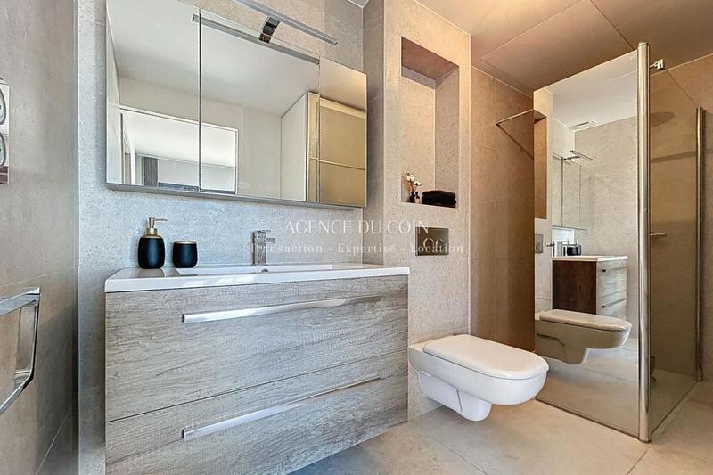 Maison traditionnelle - 280 m² - 6 pièces