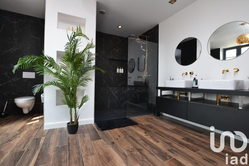 Maison - 240 m² - 7 pièces