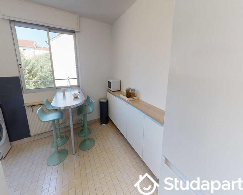 Chambre - 80 m² - 1 pièce