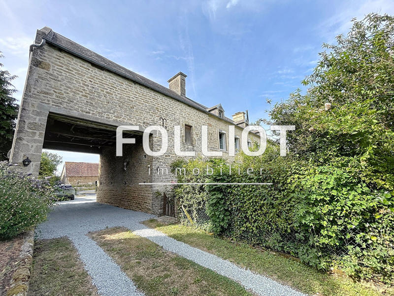 Maison - 225 m² - 10 pièces