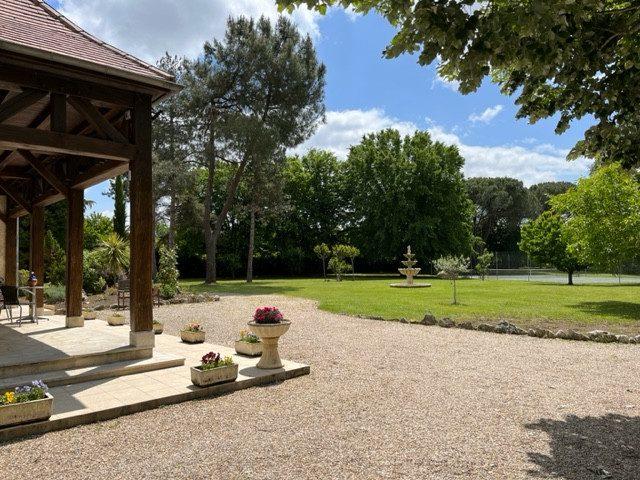 Maison traditionnelle - 270 m² - 6 pièces