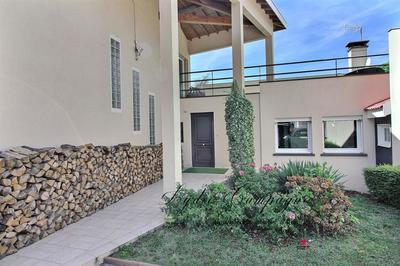 Demeure - 215 m² - 9 pièces