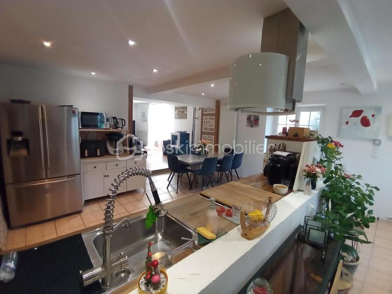 Maison - 230 m² - 6 pièces