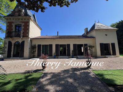 Maison - 250 m² - 9 pièces