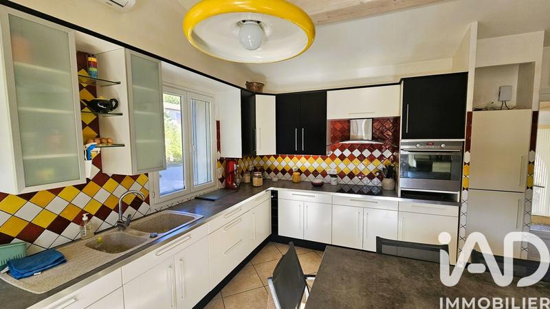 Maison - 200 m² - 6 pièces