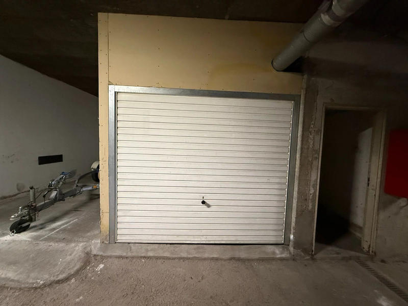 Parking / Garage - 12 m²