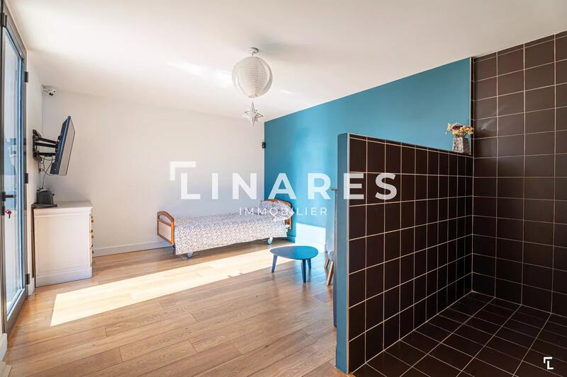 Maison - 305 m² - 8 pièces