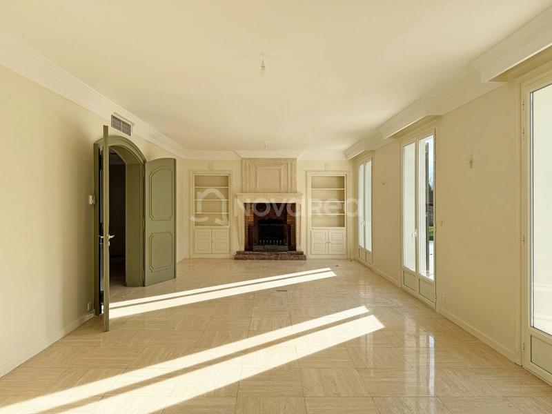 Villa - 410 m² - 8 pièces