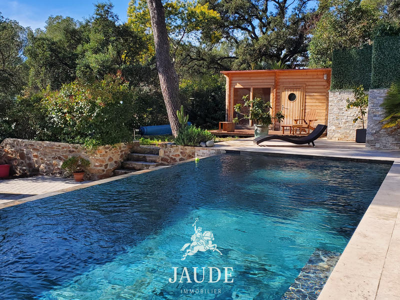 Maison - 270 m² - 10 pièces