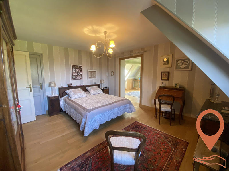 Maison - 212 m² - 9 pièces