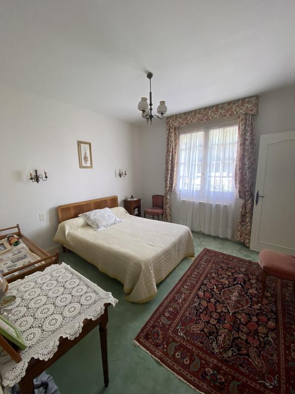 Maison traditionnelle - 277 m² - 9 pièces