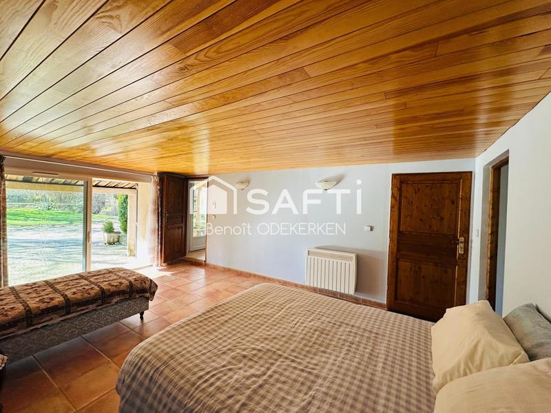 Maison - 280 m² - 12 pièces