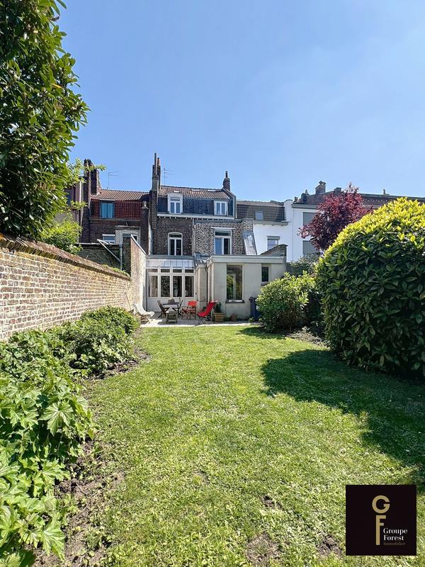 Maison - 255 m² - 9 pièces