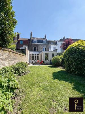 Maison - 255 m² - 9 pièces