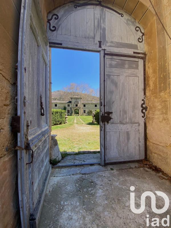 Château - 1 380 m² - 30 pièces