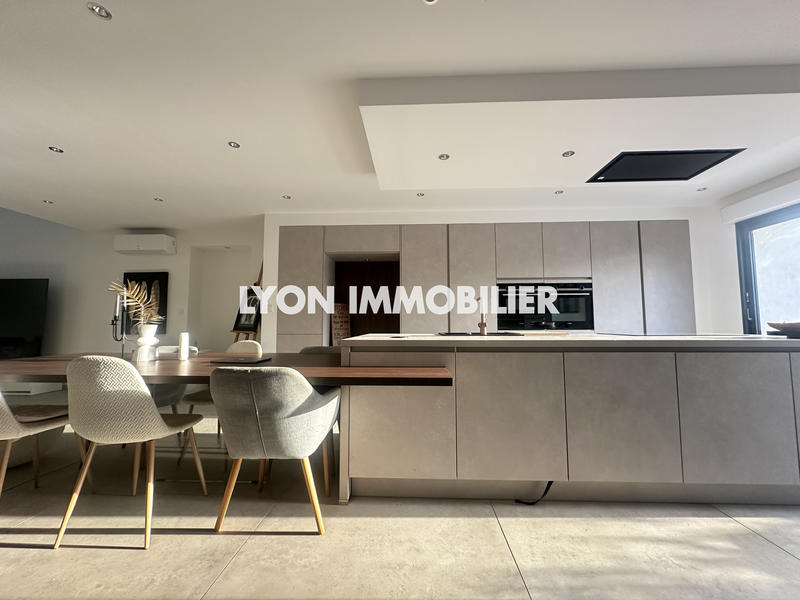 Maison - 208 m² - 5 pièces