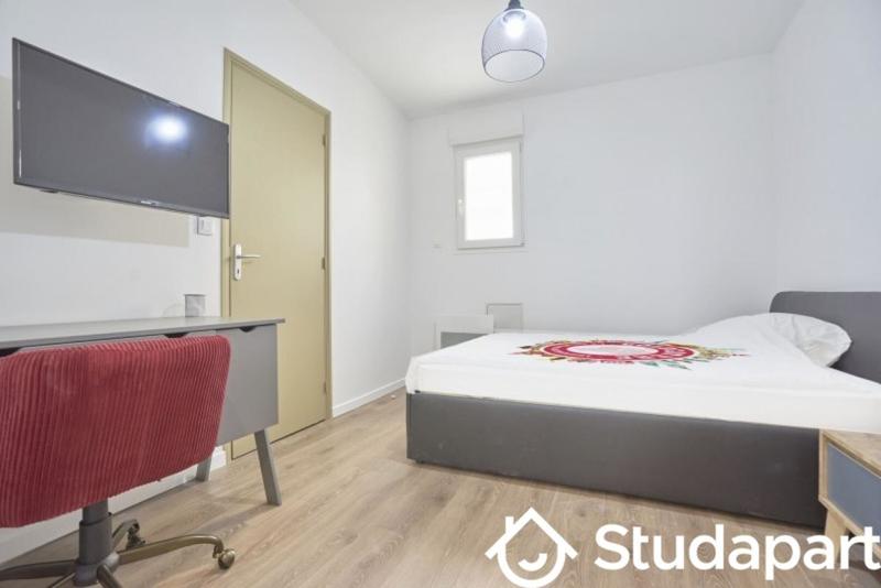 Chambre - 13 m² - 1 pièce