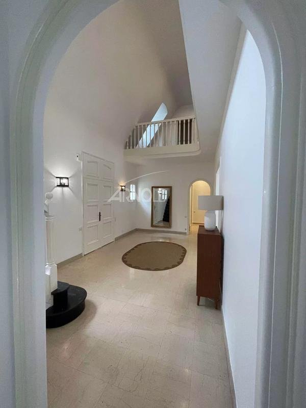 Maison - 243 m² - 8 pièces