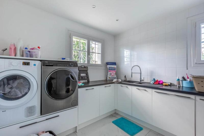 Propriété - 450 m² - 8 pièces