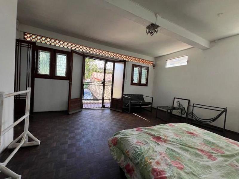 Maison - 400 m² - 11 pièces