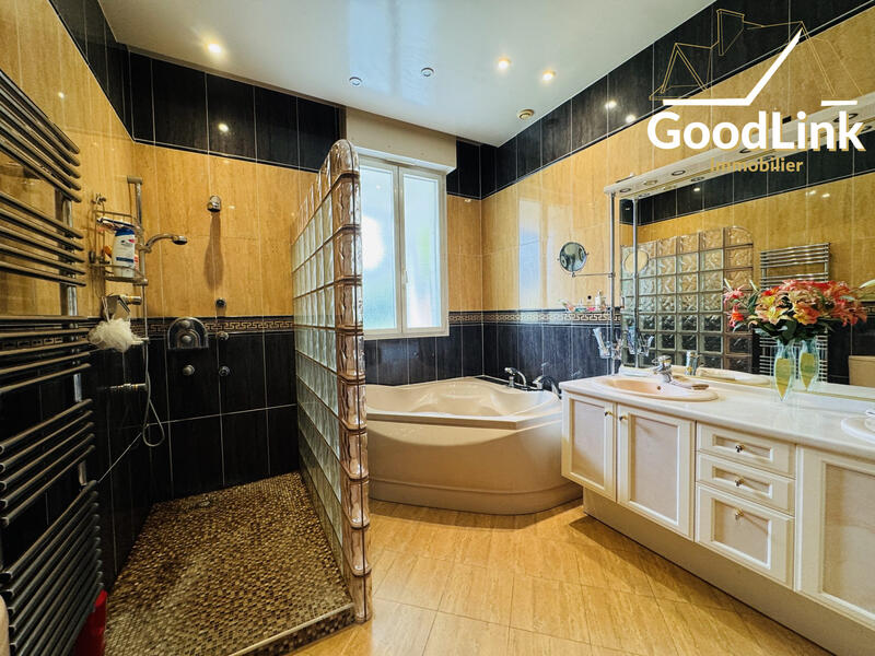 Maison - 188 m² - 6 pièces