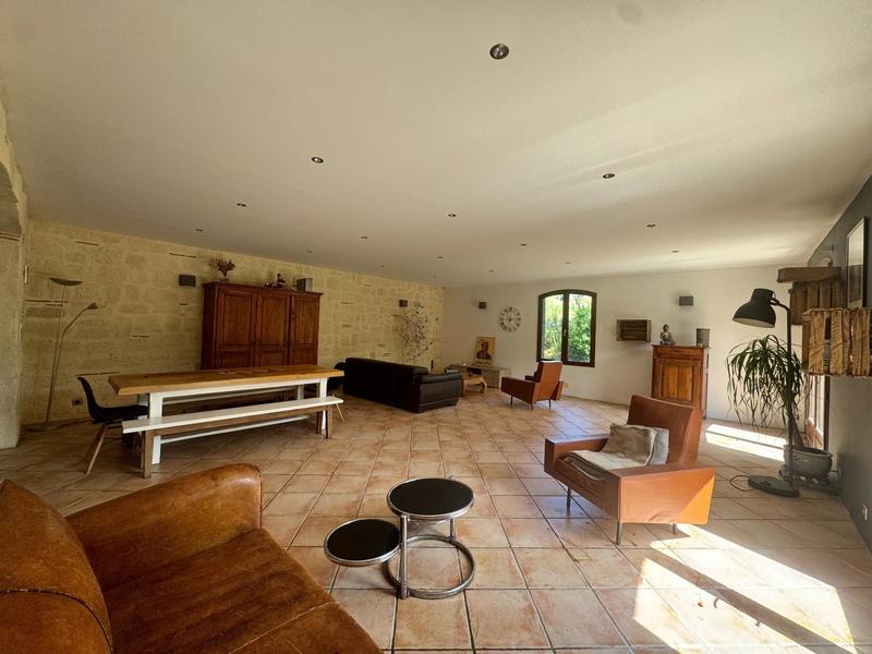 Maison - 206 m² - 7 pièces