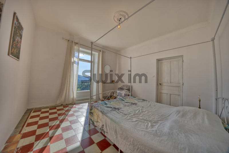 Propriété - 125 m² - 5 pièces