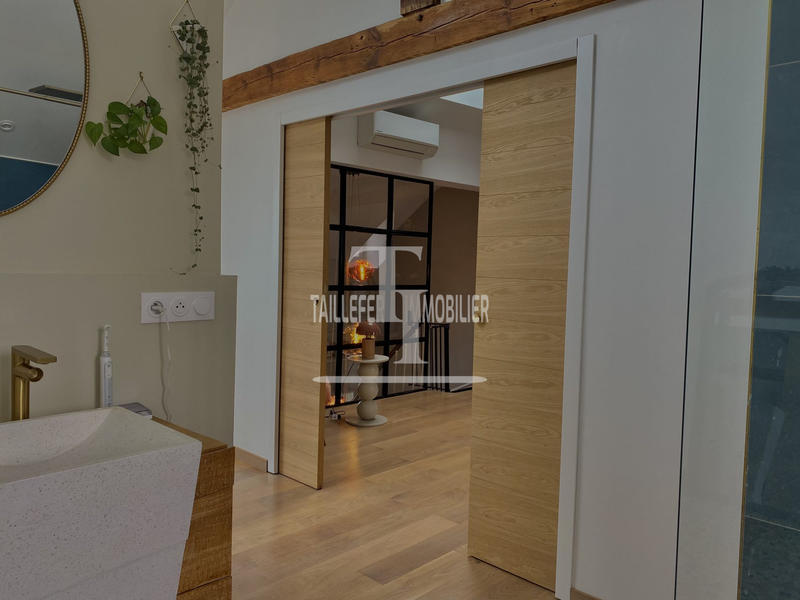 Maison - 250 m² - 6 pièces