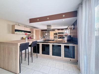 Maison - 180 m² - 7 pièces