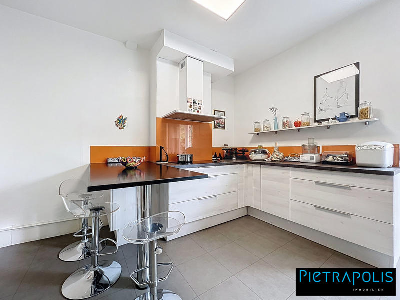 Maison - 268 m² - 10 pièces