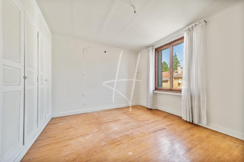 Maison - 210 m² - 6 pièces