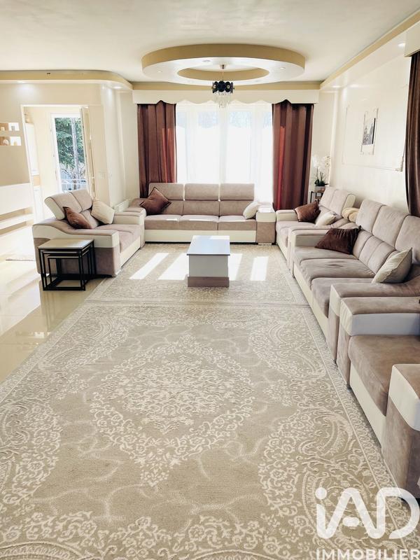 Maison - 161 m² - 10 pièces