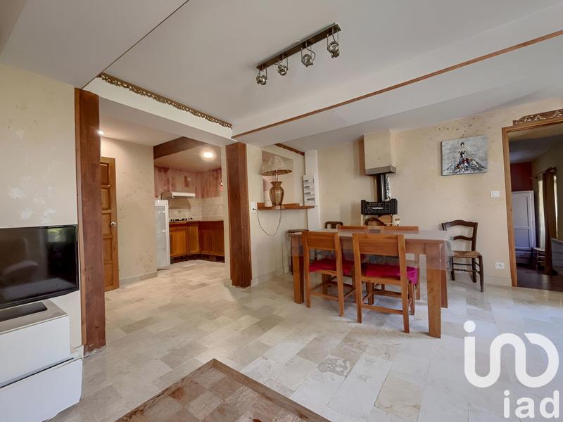 Maison - 1 828 m² - 50 pièces