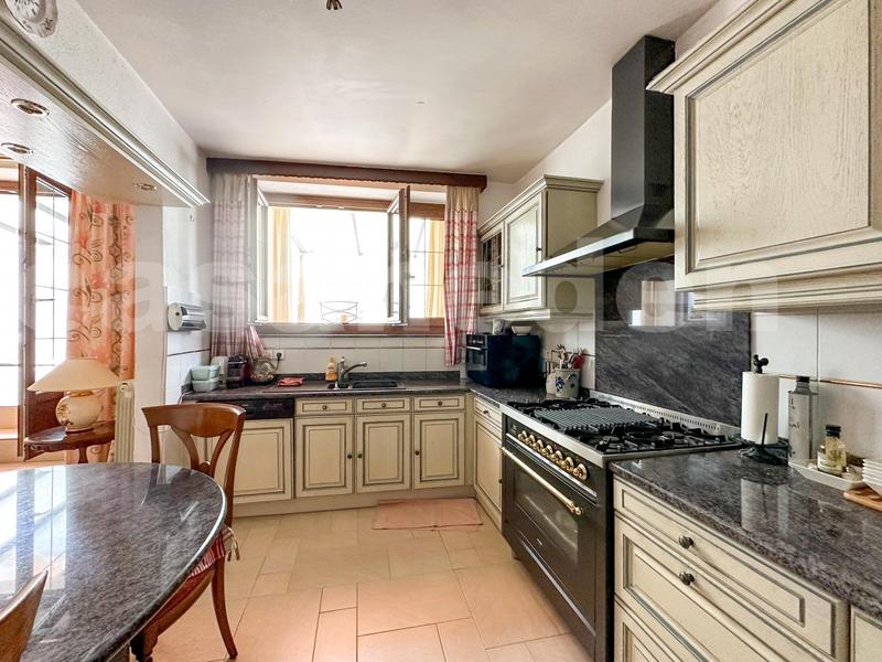 Maison - 234 m² - 6 pièces