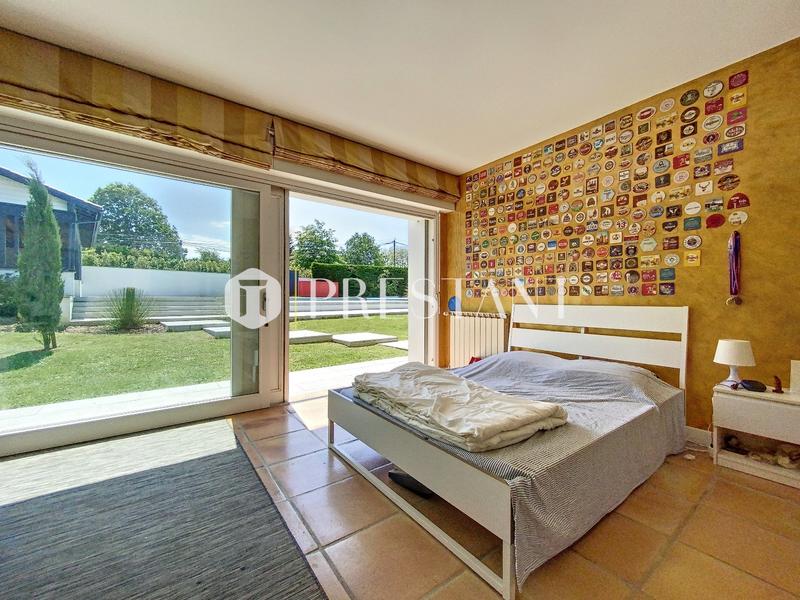 Maison - 301 m² - 11 pièces